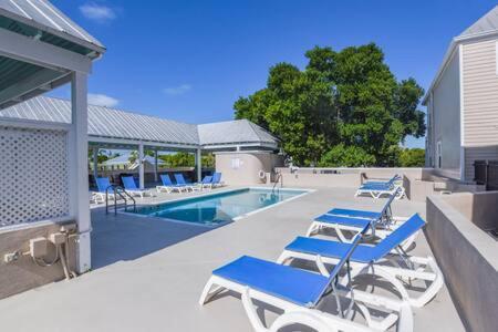 New Casa Caribe By Brightwild- Two-Story Condo Rooftop Pool Key West Exterior foto
