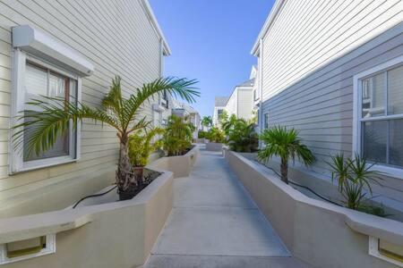 New Casa Caribe By Brightwild- Two-Story Condo Rooftop Pool Key West Exterior foto